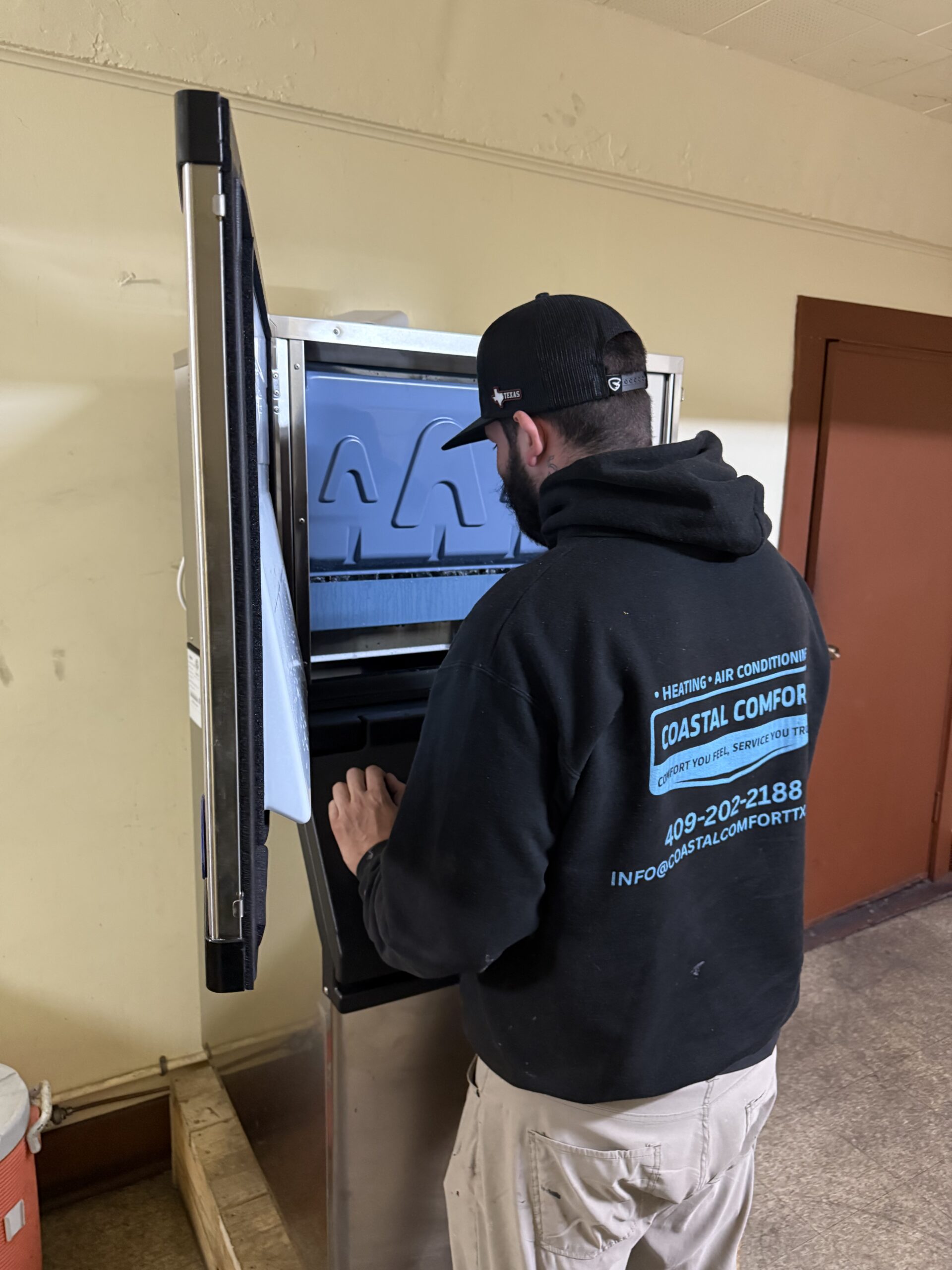 Commercial ice machine service and diagnosis